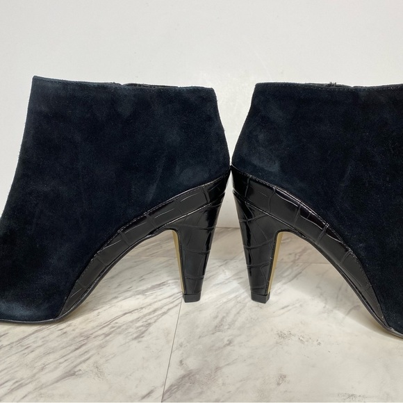 New! Bella Vita Brennan Black Suede Bootie 6.5 WW - Picture 8 of 14